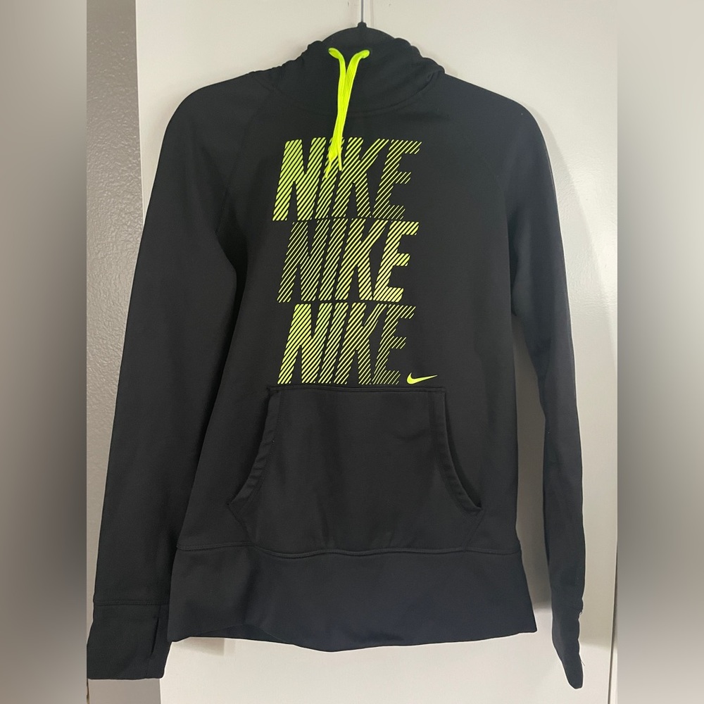 Nike Therma fit hoodie (size M)
